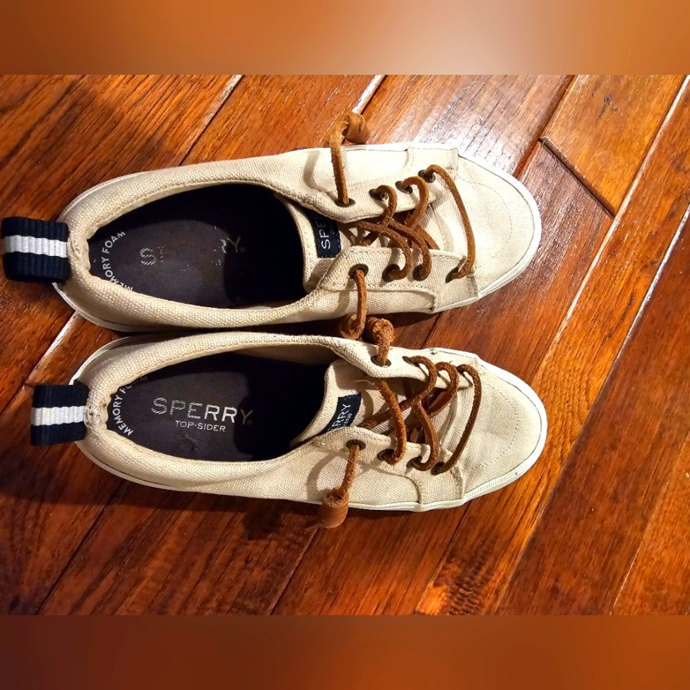 Sperry Women's 6 cream shoe